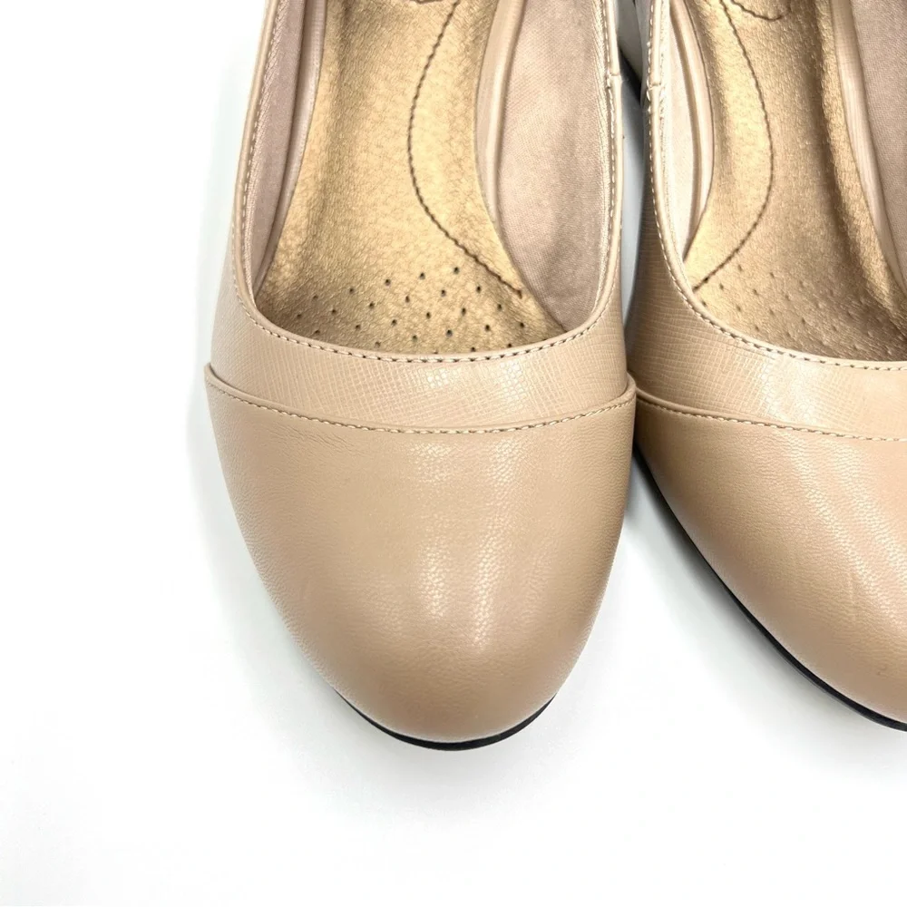 Life Stride Size 7 Dreams Tan‎ Beige Nude Wedge Pumps Heels Round Toe Shoes
